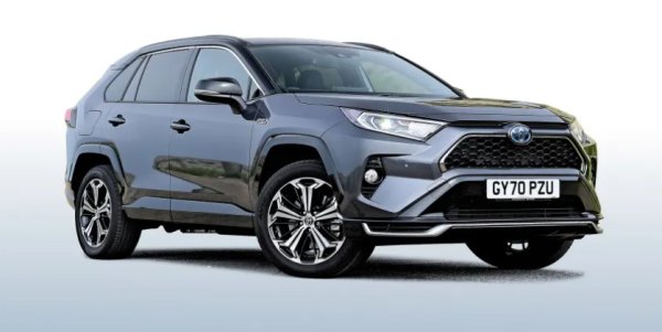 Това пето поколение на японската кола беше пуснато на пазара с твърдения, че по-усъвършенстваното му окачване ще подобри возията и управлението. И тазгодишните отговори на Driver Power със сигурност потвърждават това. 

Японецът се класира на осмо място за гладкост на возене и на девето място за управление на пътя. Всъщност RAV4 е 10-ти или по-добър във всяка друга категория с изключение на екстериора и инфотейнмънта (съответно 19-ти и 36-ти). 
Интериорът на RAV4 се оценява най-високо – втори като цяло, благодарение  мястото за краката отзад и видимост на водача навсякъде. Подкрепени са от седмите най-комфортни предни седалки и 10-ия най-качествен интериор. Неговата следваща най-добра категория е четвърто място за надеждност и качество (включително първо място в подкатегорията за надеждност), които са традация при Toyota.

Възторжените отзиви продължават за осигуряването и функционирането на системите за безопасност, щедрия капацитет на багажника, и гъвкавост при седене. 
Хибридното задвижване  на автомобила също получава значителни похвали, печелейки второ място за гладкост и шесто за ускорение. Собствениците ценяват колата на отлично второ място за икономичност, плюс 11-то за сервизни разходи и 20-то за застраховка.